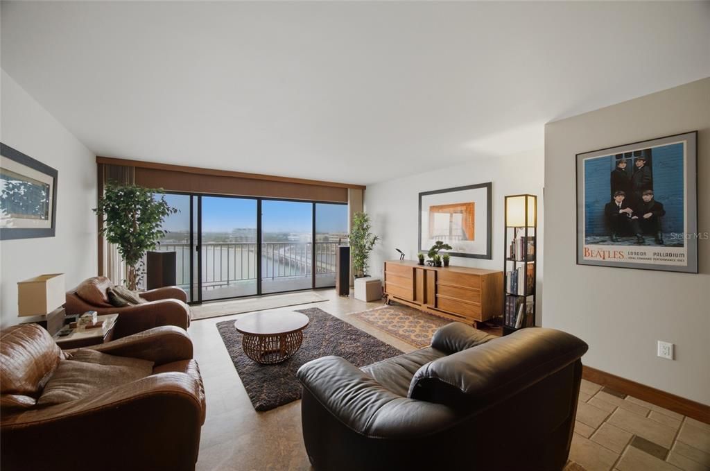 For Sale: $739,900 (2 beds, 2 baths, 1209 Square Feet)