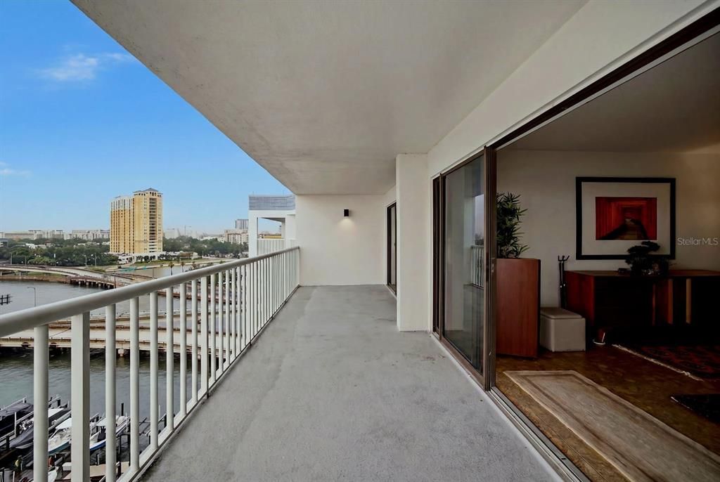 For Sale: $739,900 (2 beds, 2 baths, 1209 Square Feet)