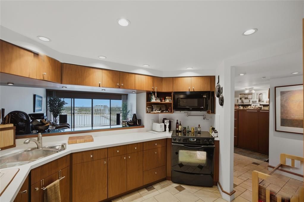 For Sale: $739,900 (2 beds, 2 baths, 1209 Square Feet)