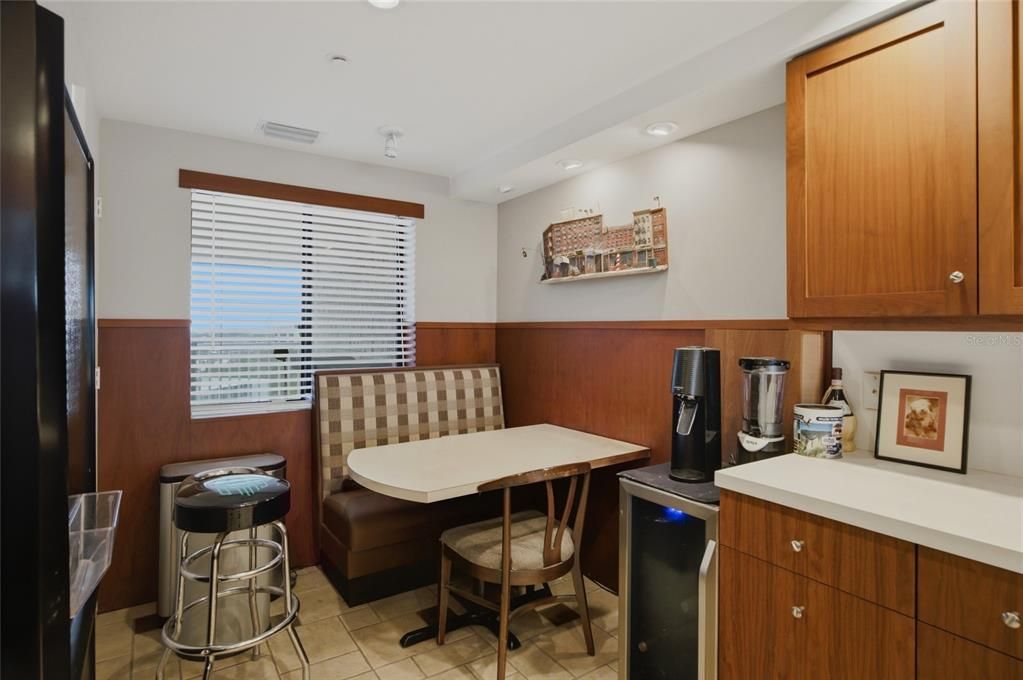 For Sale: $739,900 (2 beds, 2 baths, 1209 Square Feet)