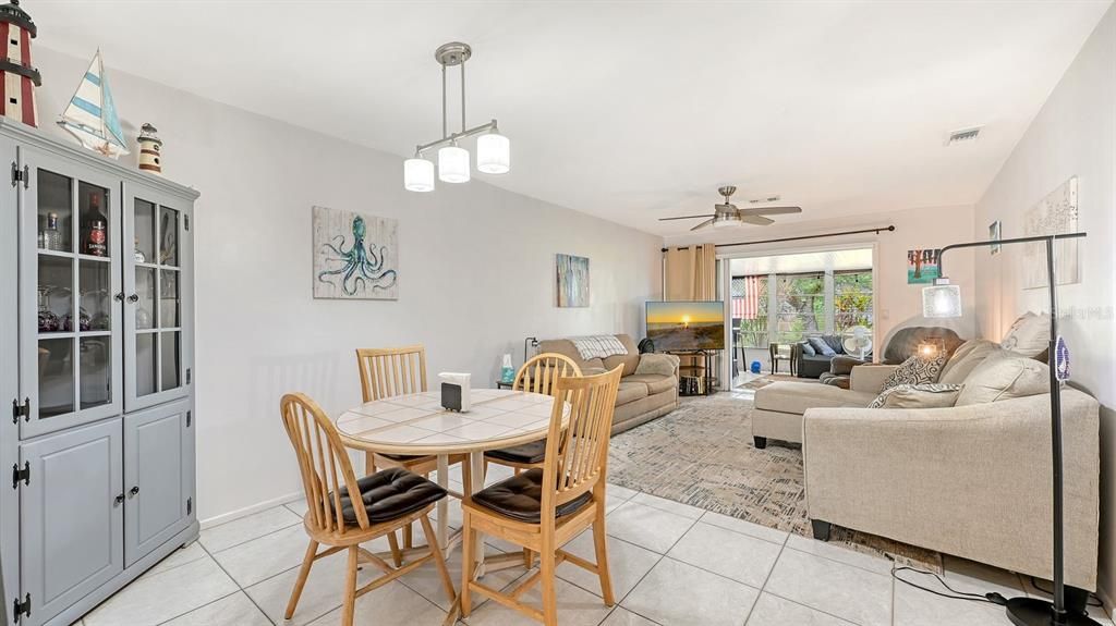 For Sale: $168,500 (2 beds, 2 baths, 972 Square Feet)