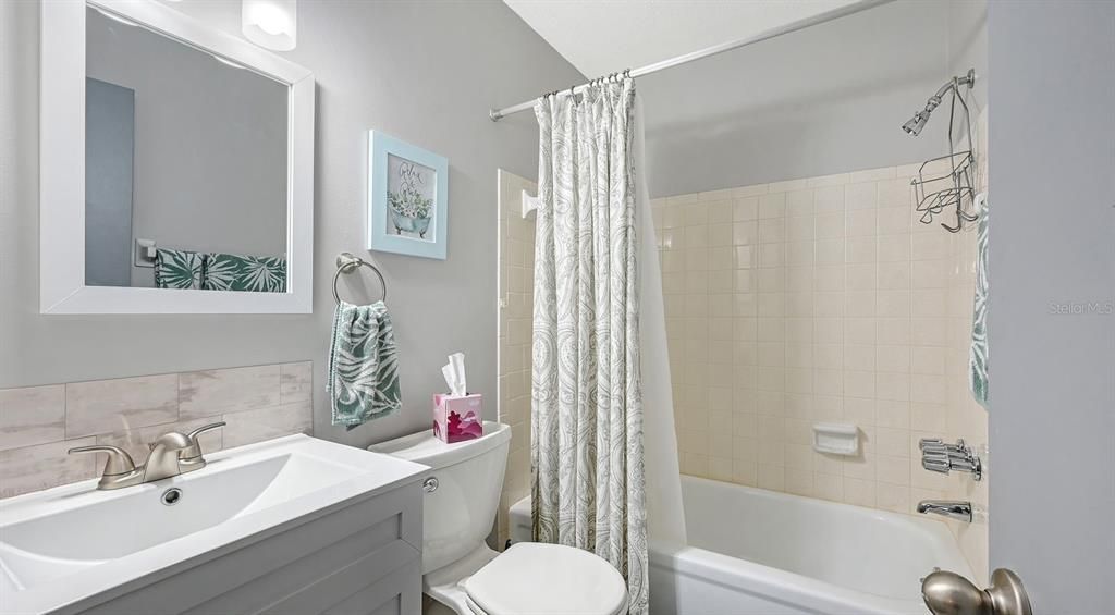 For Sale: $168,500 (2 beds, 2 baths, 972 Square Feet)