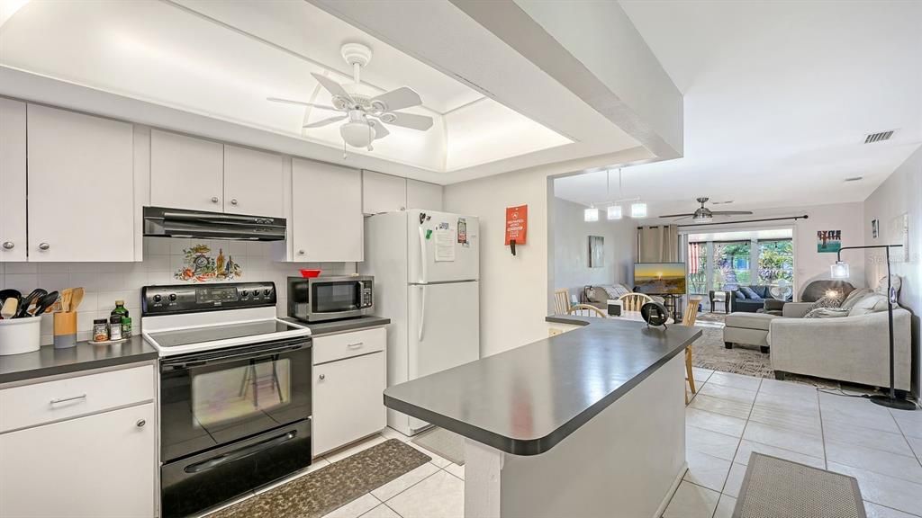For Sale: $168,500 (2 beds, 2 baths, 972 Square Feet)