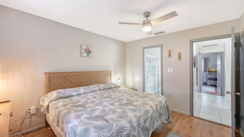 For Sale: $168,500 (2 beds, 2 baths, 972 Square Feet)