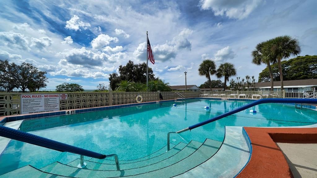 For Sale: $168,500 (2 beds, 2 baths, 972 Square Feet)