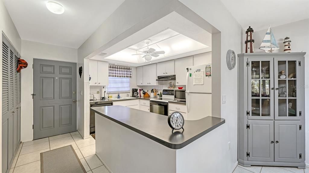 For Sale: $168,500 (2 beds, 2 baths, 972 Square Feet)