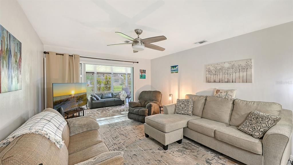 For Sale: $168,500 (2 beds, 2 baths, 972 Square Feet)