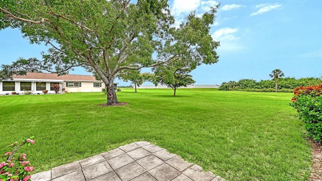 For Sale: $168,500 (2 beds, 2 baths, 972 Square Feet)
