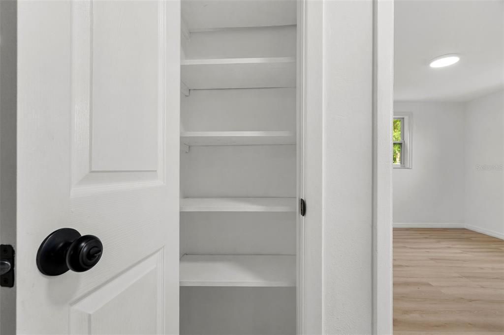 For Sale: $214,000 (2 beds, 2 baths, 864 Square Feet)