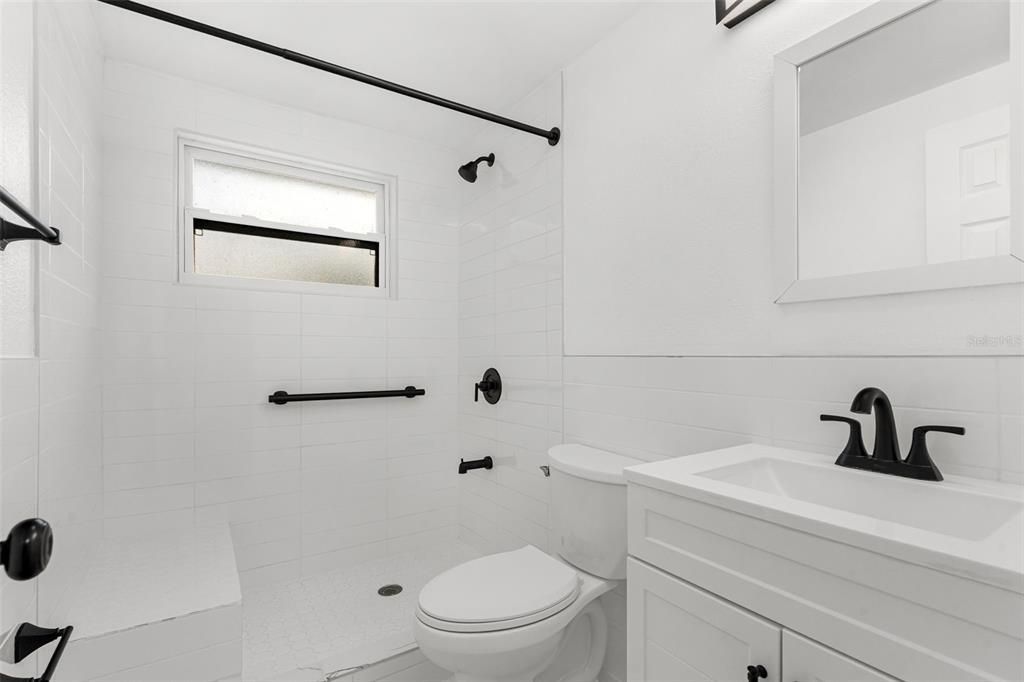 For Sale: $214,000 (2 beds, 2 baths, 864 Square Feet)
