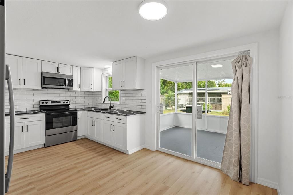 For Sale: $214,000 (2 beds, 2 baths, 864 Square Feet)