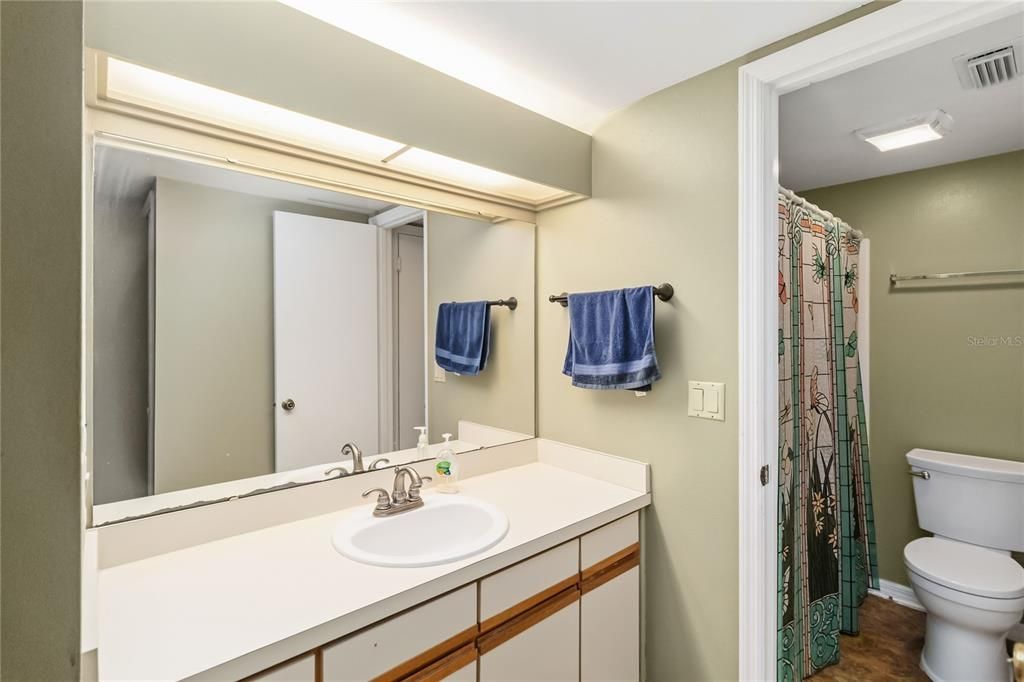 For Sale: $234,900 (2 beds, 2 baths, 1166 Square Feet)
