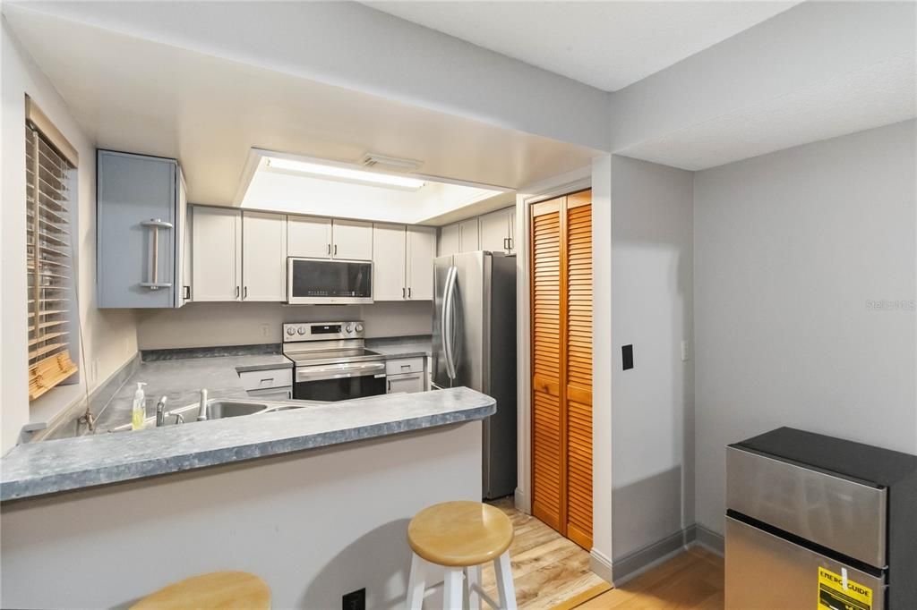 For Sale: $234,900 (2 beds, 2 baths, 1166 Square Feet)