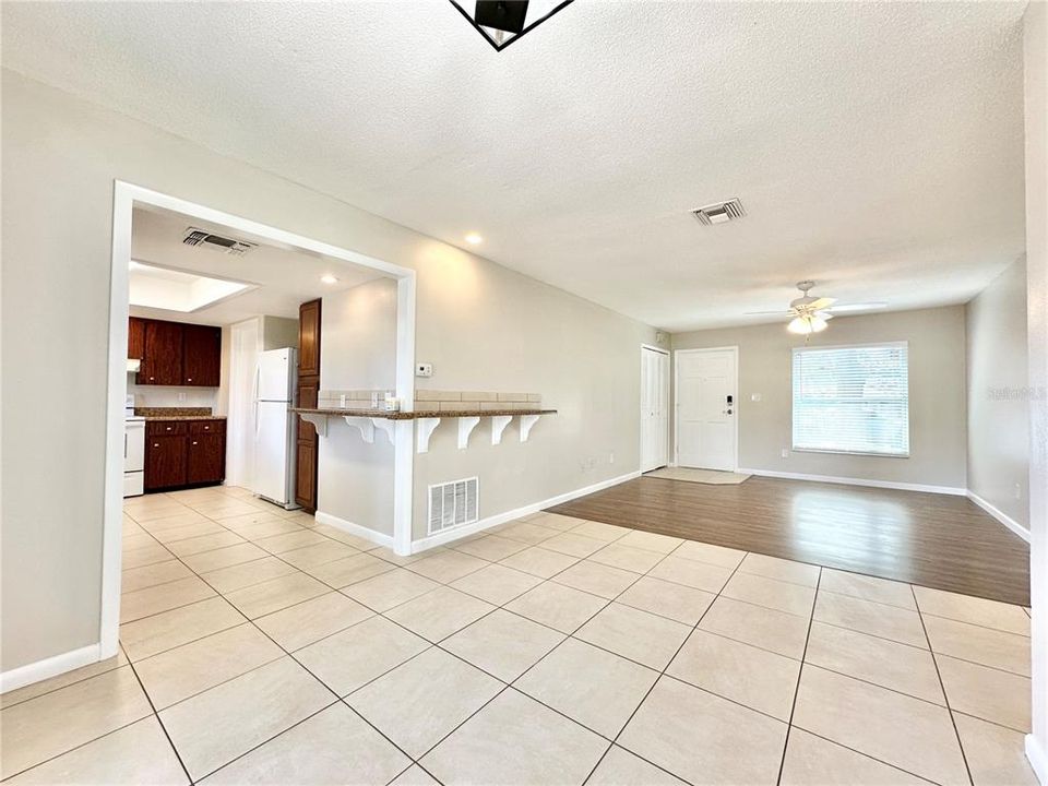 For Rent: $1,650 (2 beds, 1 baths, 1000 Square Feet)