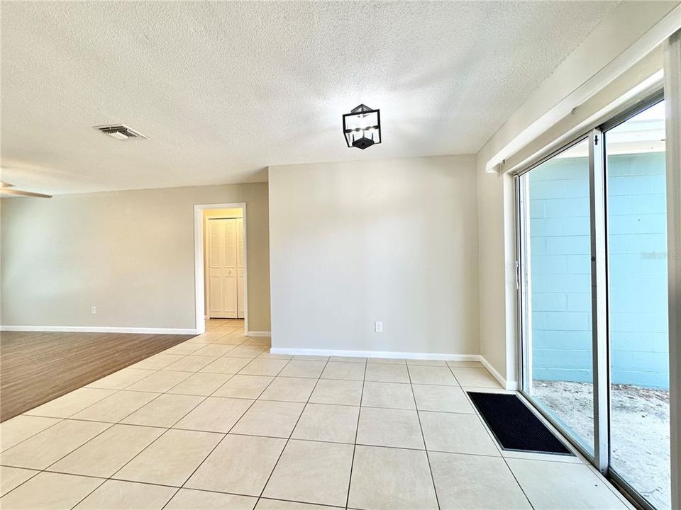 For Rent: $1,650 (2 beds, 1 baths, 1000 Square Feet)
