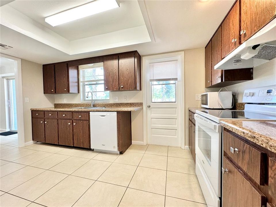 For Rent: $1,650 (2 beds, 1 baths, 1000 Square Feet)