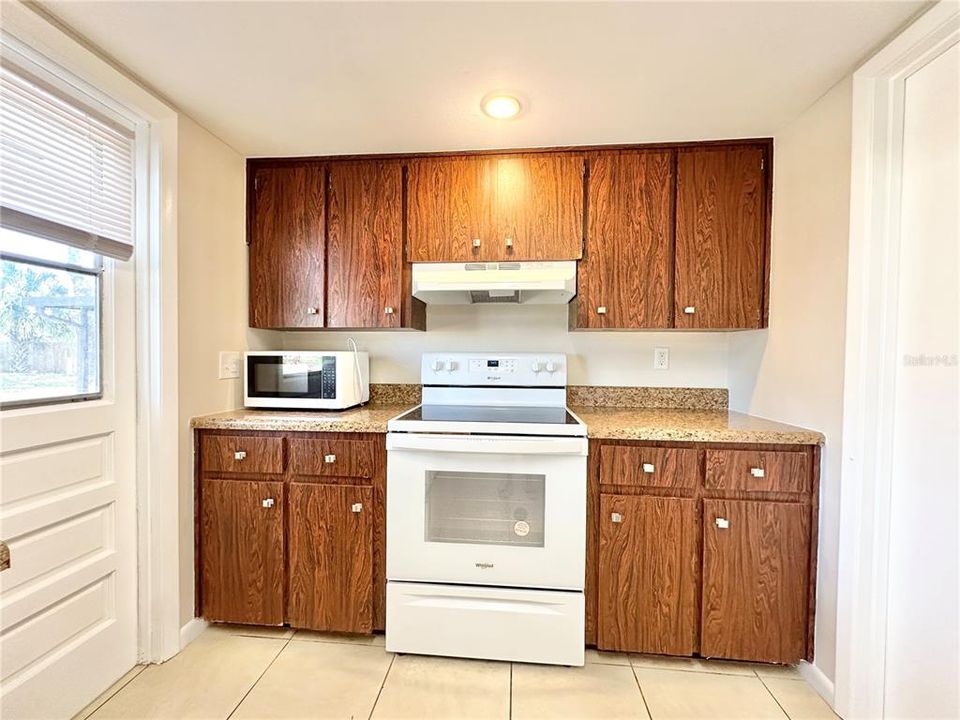For Rent: $1,650 (2 beds, 1 baths, 1000 Square Feet)
