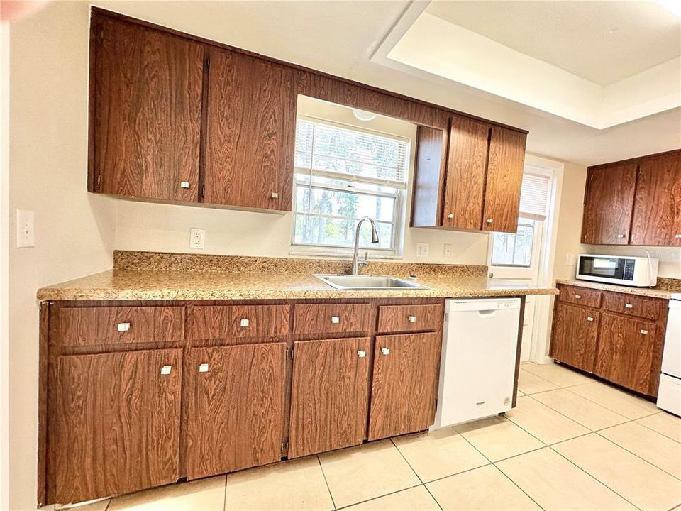 For Rent: $1,650 (2 beds, 1 baths, 1000 Square Feet)
