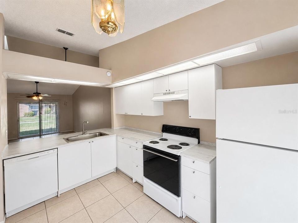 В аренду: $1,550 (2 спален, 2 ванн, 979 Квадратных фут)