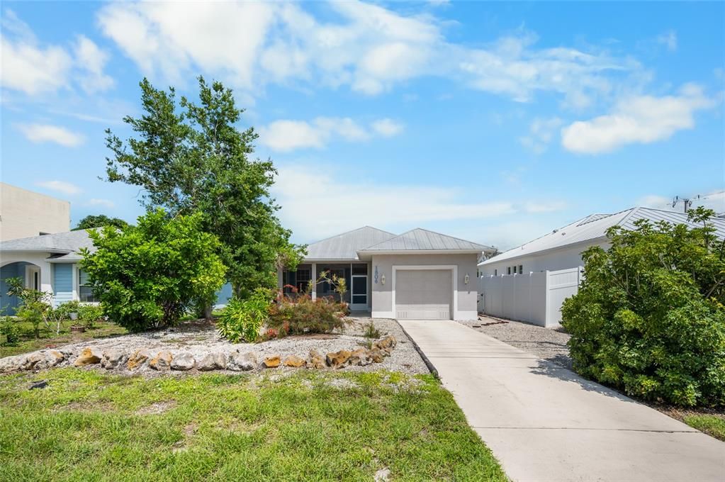 For Sale: $500,000 (2 beds, 2 baths, 1378 Square Feet)