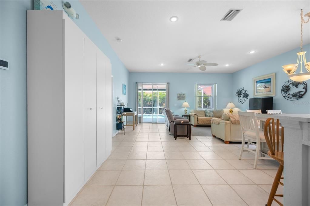 For Sale: $500,000 (2 beds, 2 baths, 1378 Square Feet)
