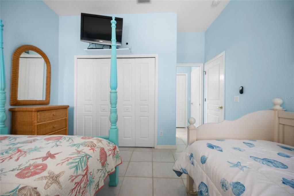 For Sale: $500,000 (2 beds, 2 baths, 1378 Square Feet)