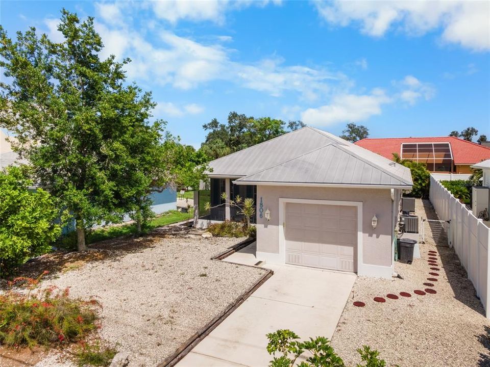 For Sale: $500,000 (2 beds, 2 baths, 1378 Square Feet)