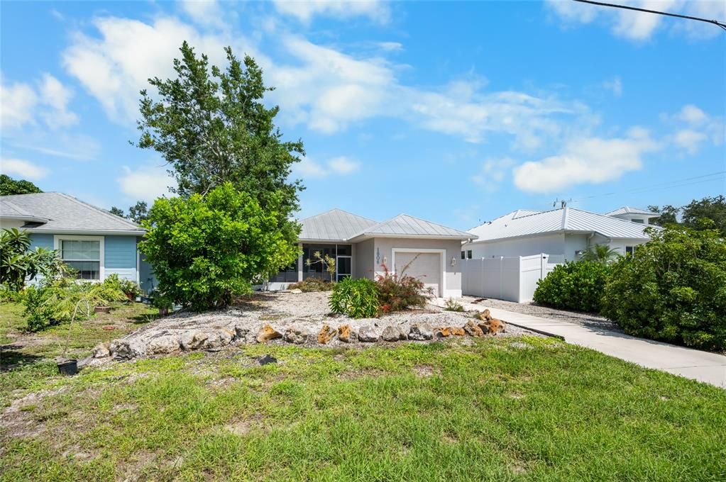 For Sale: $500,000 (2 beds, 2 baths, 1378 Square Feet)