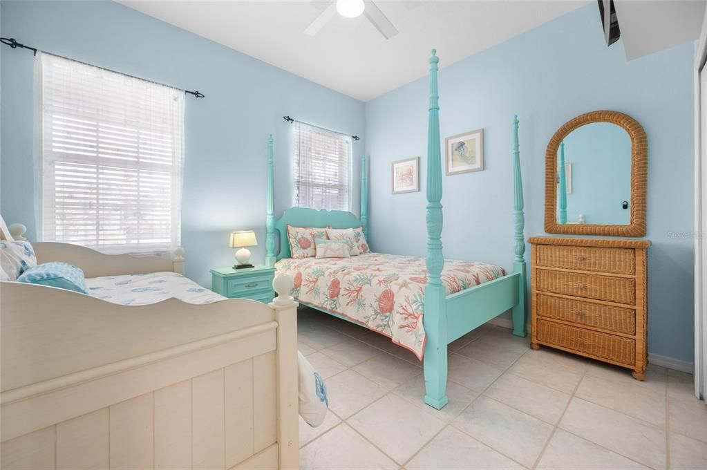 For Sale: $500,000 (2 beds, 2 baths, 1378 Square Feet)