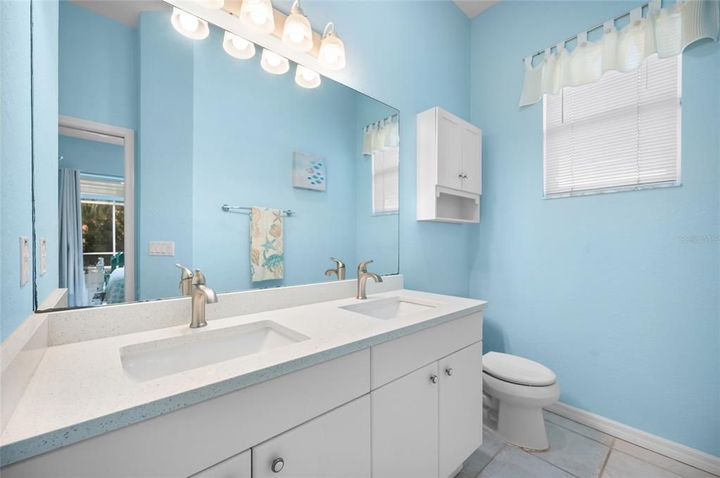 For Sale: $500,000 (2 beds, 2 baths, 1378 Square Feet)