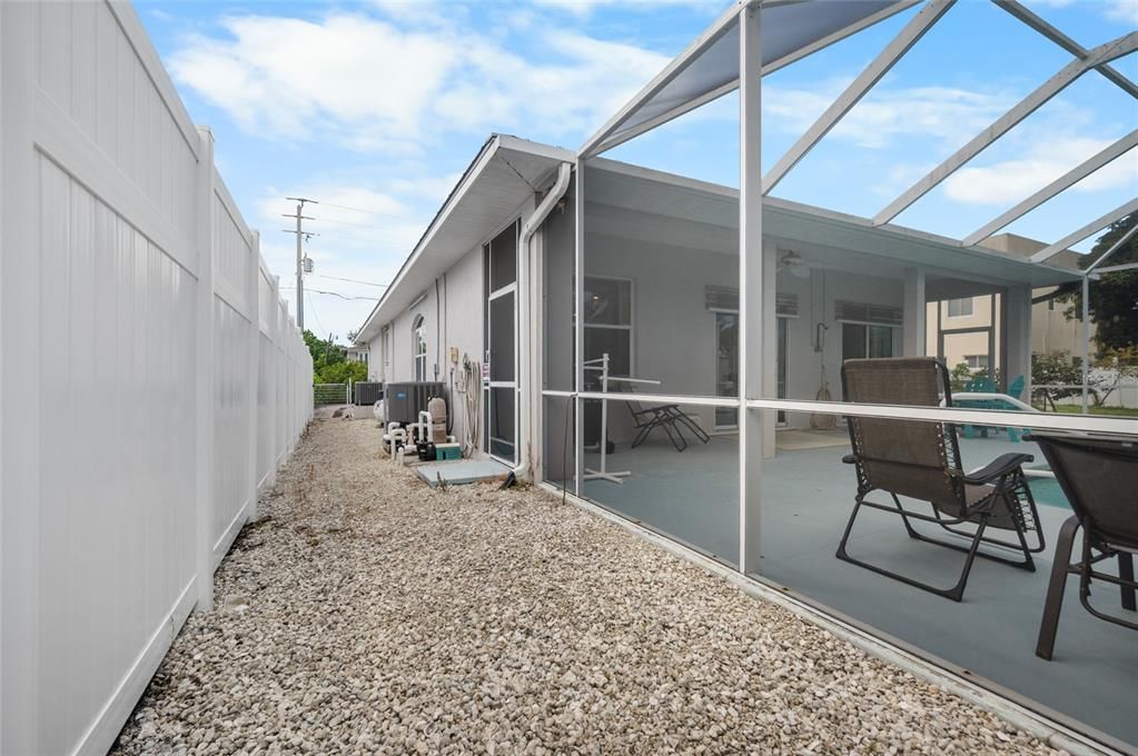 For Sale: $500,000 (2 beds, 2 baths, 1378 Square Feet)