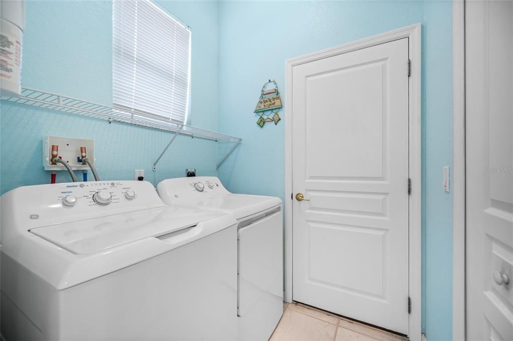 For Sale: $500,000 (2 beds, 2 baths, 1378 Square Feet)