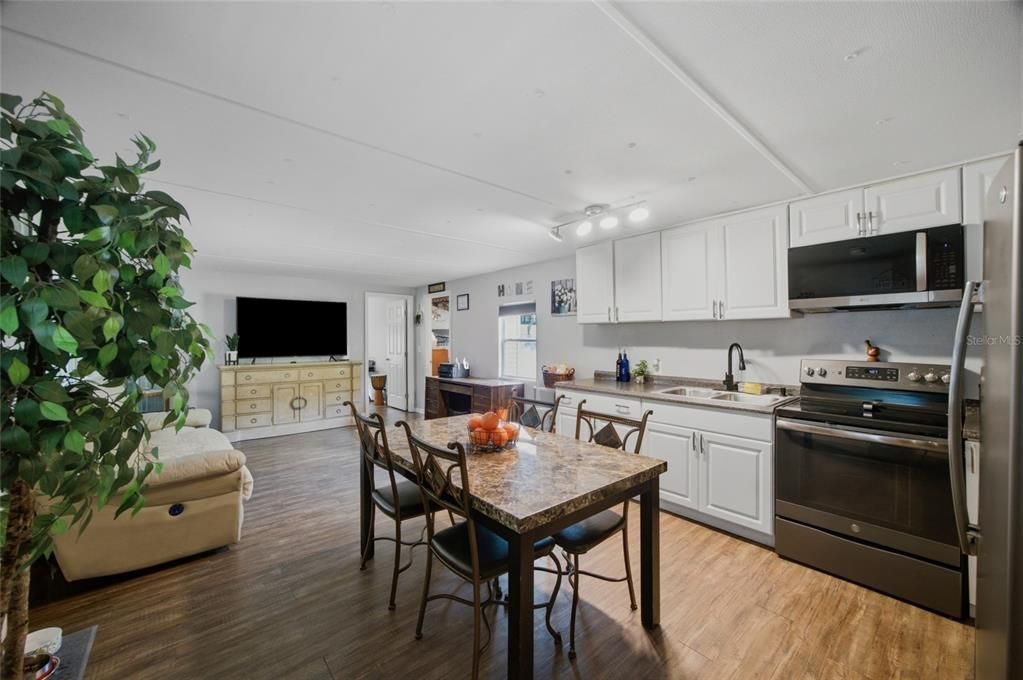 Activo con contrato: $168,000 (2 camas, 1 baños, 672 Pies cuadrados)