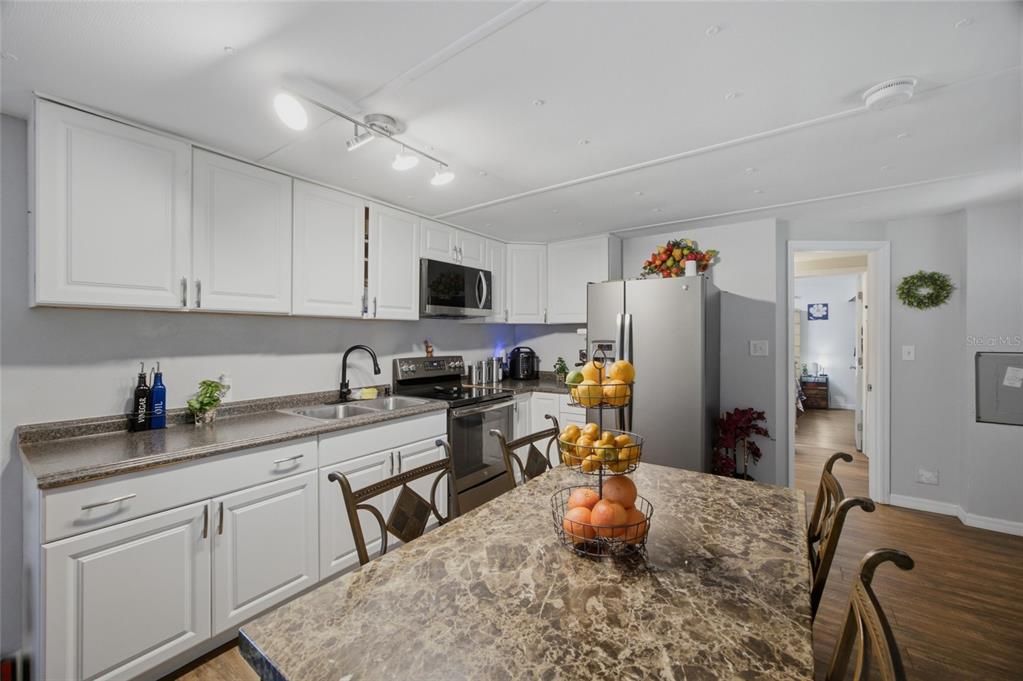 Activo con contrato: $168,000 (2 camas, 1 baños, 672 Pies cuadrados)