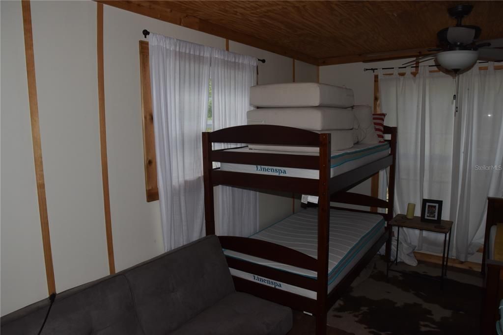 For Sale: $1,249,000 (2 beds, 1 baths, 564 Square Feet)
