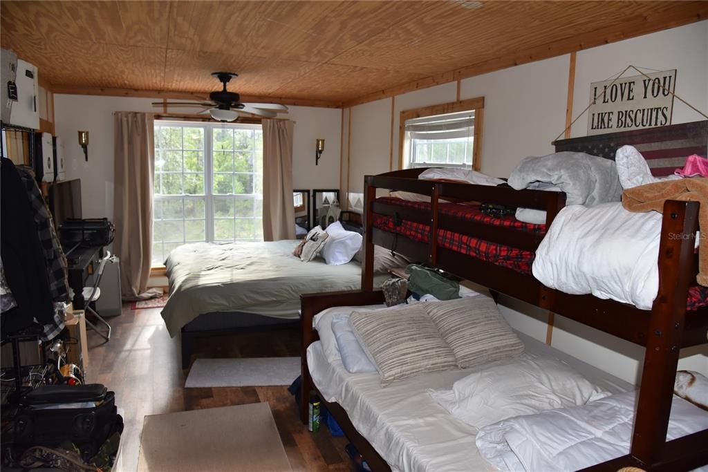 For Sale: $1,249,000 (2 beds, 1 baths, 564 Square Feet)