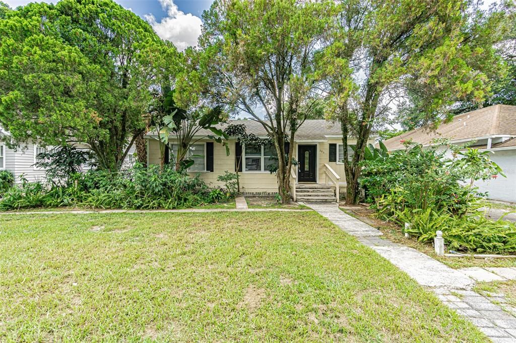 For Rent: $1,995 (3 beds, 2 baths, 1356 Square Feet)