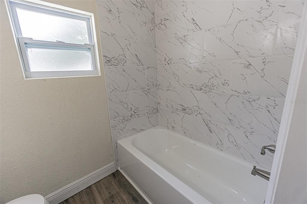 For Rent: $1,995 (3 beds, 2 baths, 1356 Square Feet)