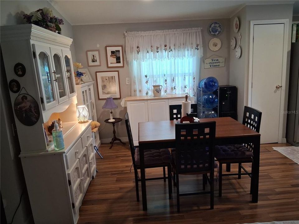 На продажу: $215,000 (3 спален, 3 ванн, 2473 Квадратных фут)