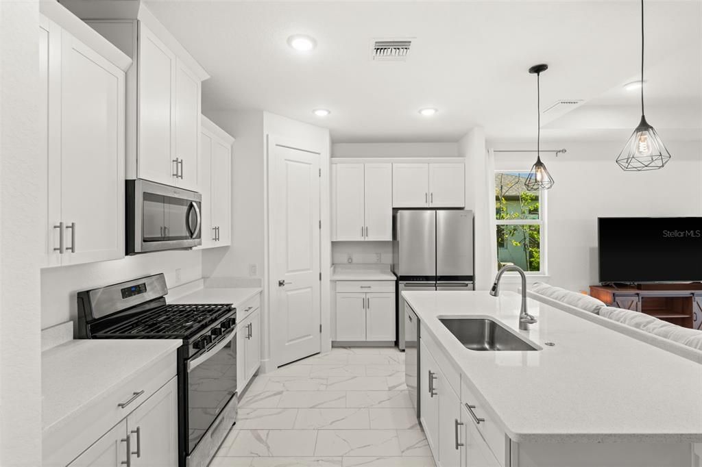 En Venta: $429,000 (3 camas, 2 baños, 1921 Pies cuadrados)
