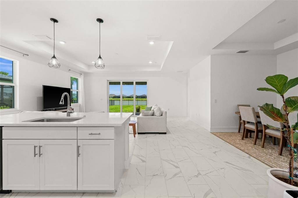 En Venta: $429,000 (3 camas, 2 baños, 1921 Pies cuadrados)