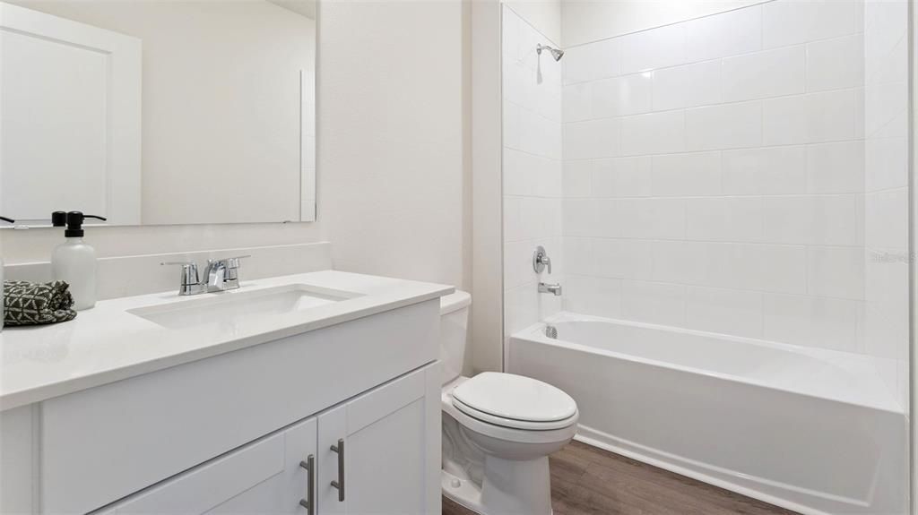 На продажу: $399,990 (4 спален, 2 ванн, 1828 Квадратных фут)