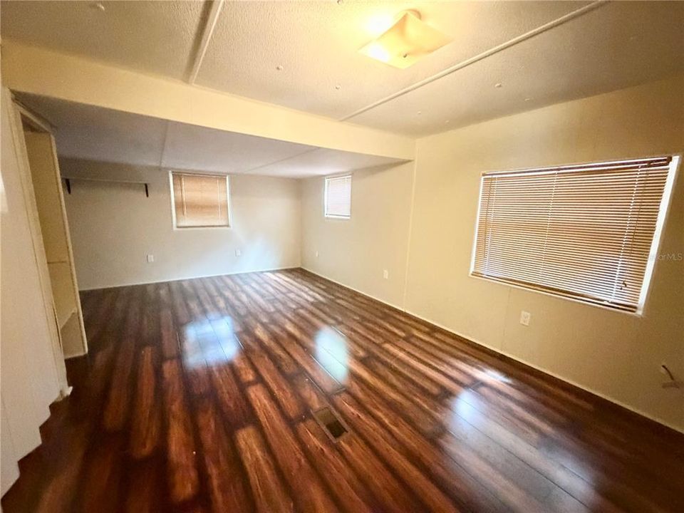 На продажу: $149,900 (2 спален, 2 ванн, 1174 Квадратных фут)