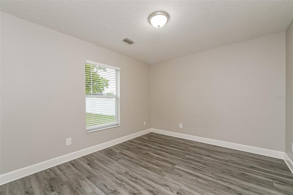 Active With Contract: $334,900 (3 beds, 2 baths, 1790 Square Feet)