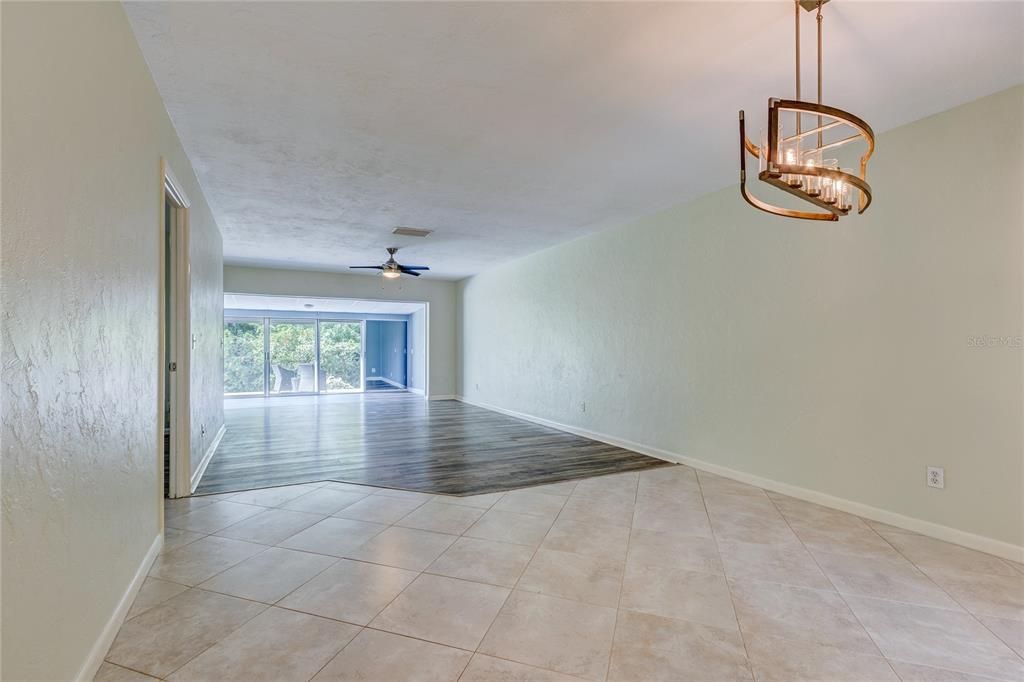 En Venta: $261,000 (2 camas, 2 baños, 1400 Pies cuadrados)