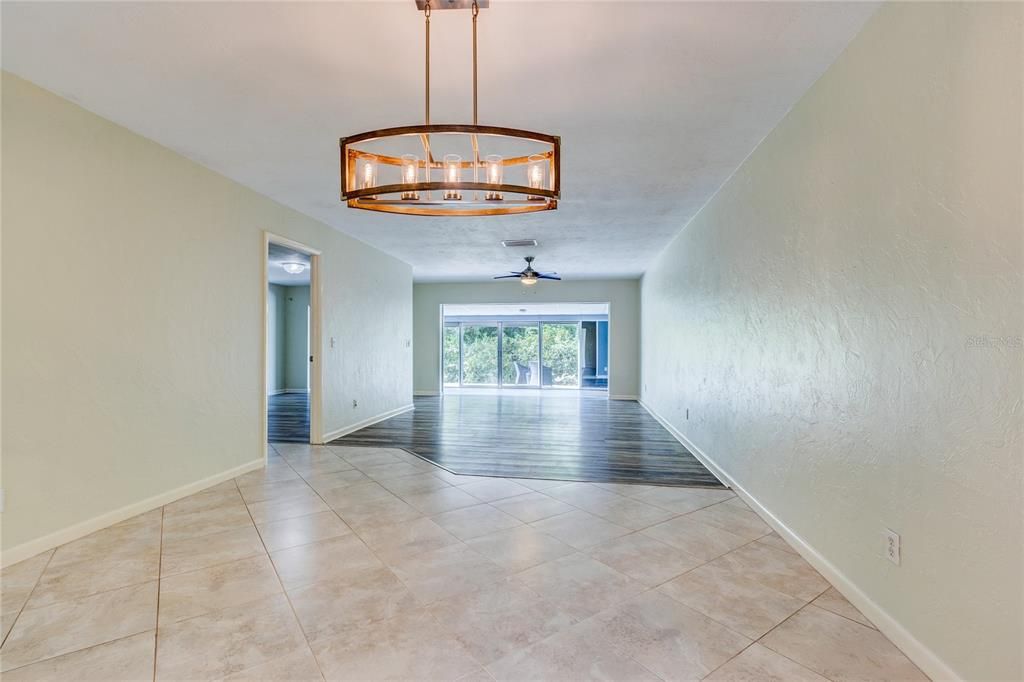 En Venta: $261,000 (2 camas, 2 baños, 1400 Pies cuadrados)