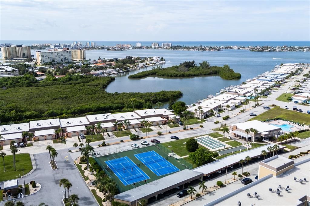 En Venta: $261,000 (2 camas, 2 baños, 1400 Pies cuadrados)