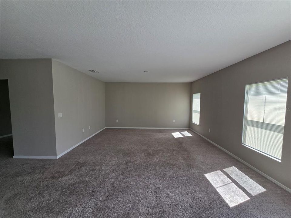 For Rent: $2,600 (5 beds, 3 baths, 2885 Square Feet)