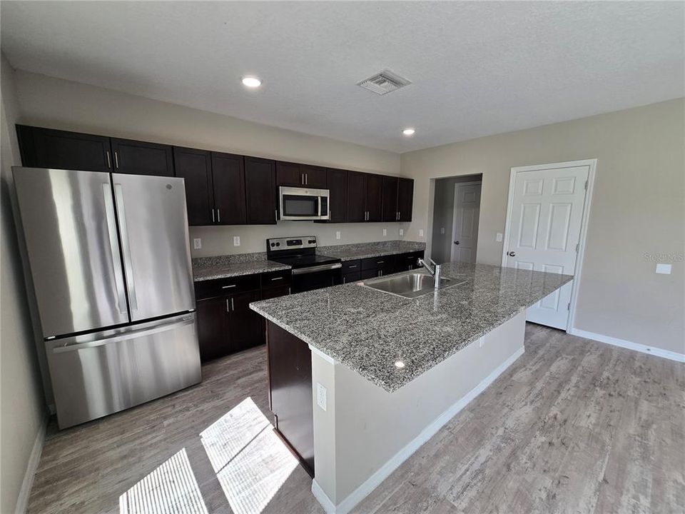 For Rent: $2,600 (5 beds, 3 baths, 2885 Square Feet)