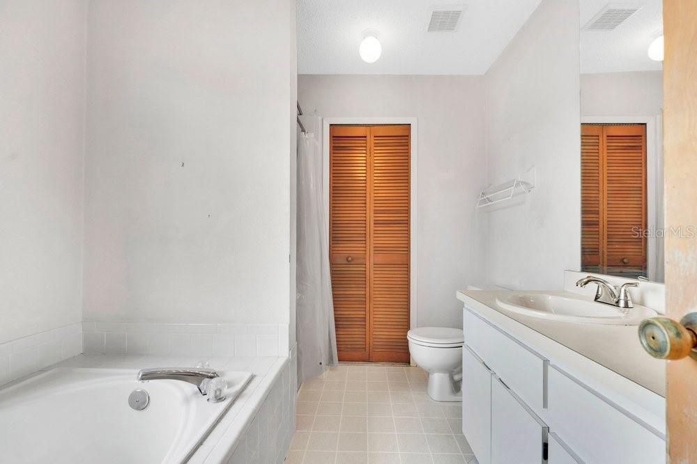 На продажу: $479,900 (3 спален, 2 ванн, 2072 Квадратных фут)